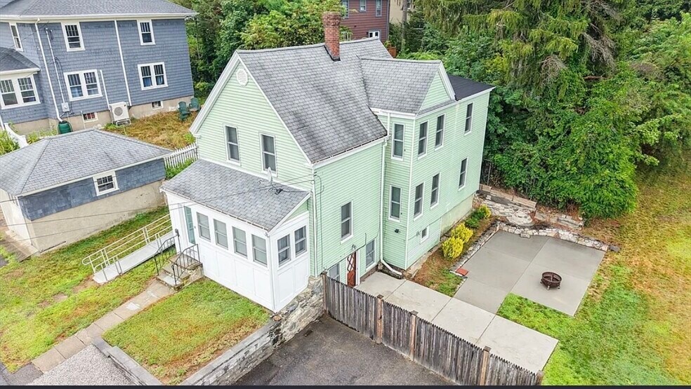 Building Photo - 18 Marion St