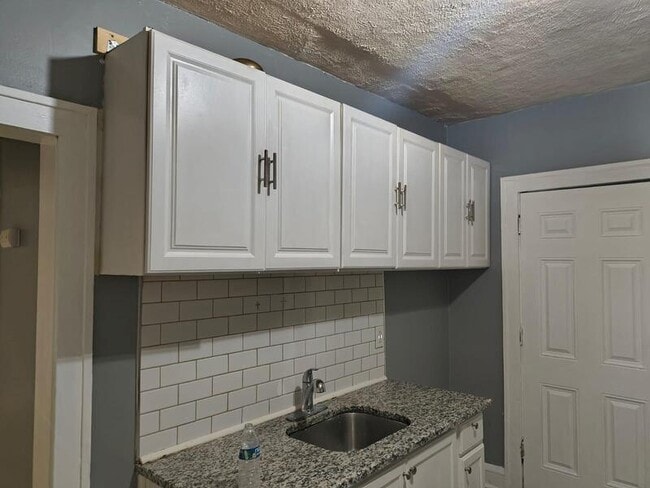 Primary Photo - 13315 Madison Ave