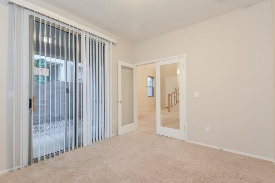 Building Photo - 462 E Calle De Ocaso