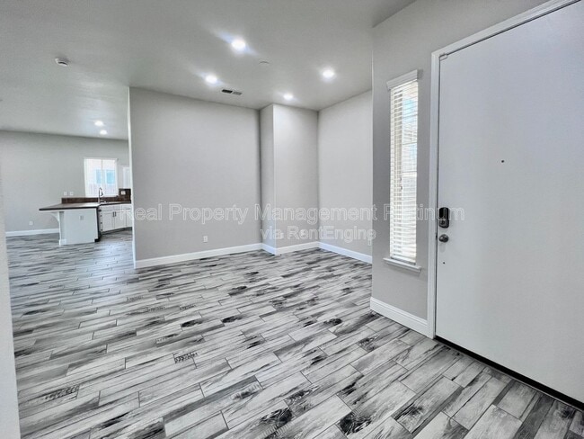 Building Photo - 2143 S Shirley Ave