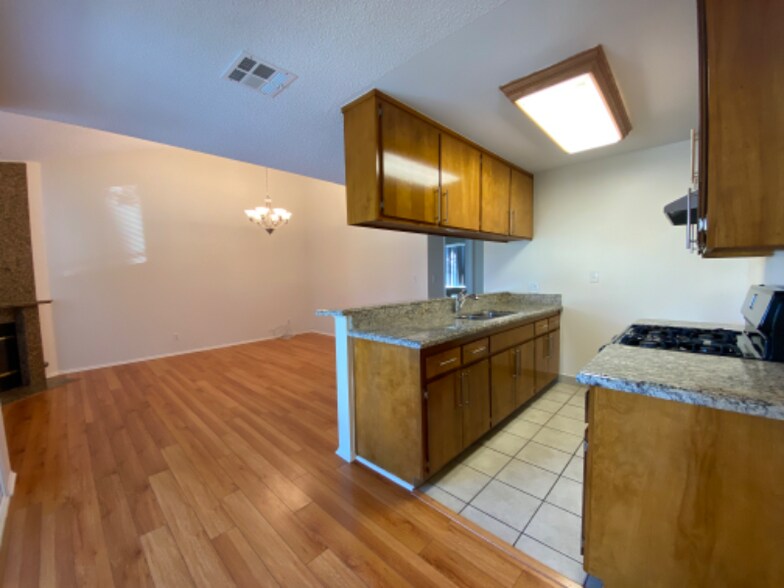 Building Photo - 606 S Everett St