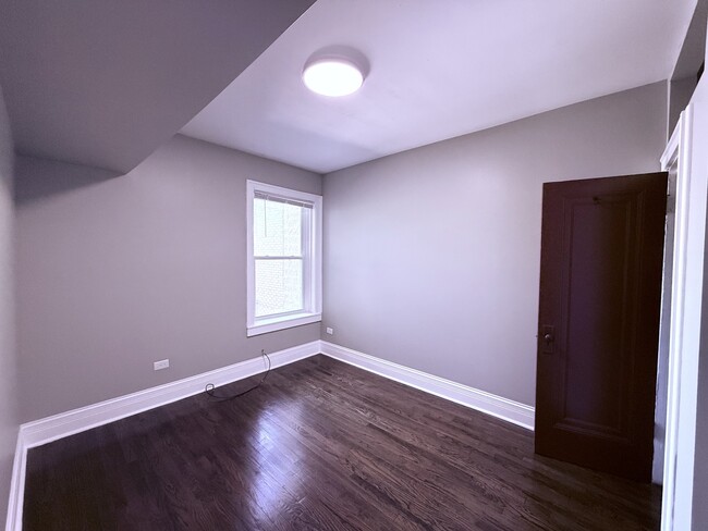 Building Photo - 6649 S Drexel Ave