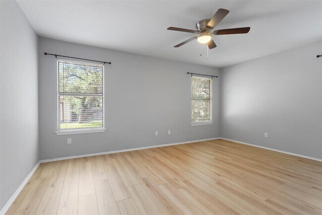 Building Photo - 13400 Bolivia Dr