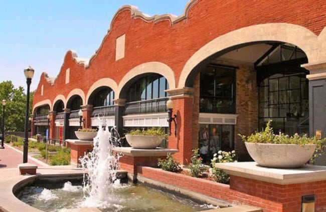 Building Photo - 625 E 200 S