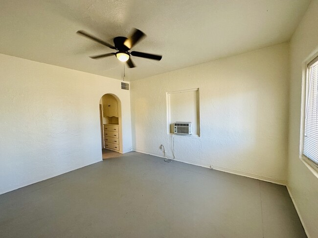 Building Photo - 2 Bedroom 1 Bath House with W/D and Tons o...