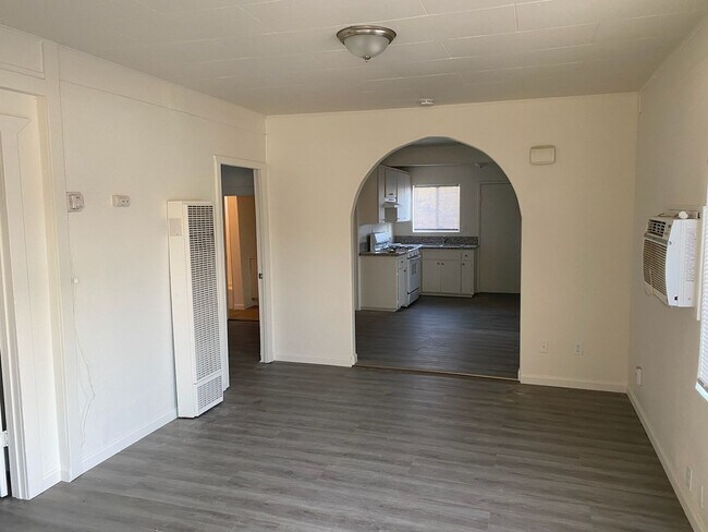 Building Photo - 207 E Sequoia Ave