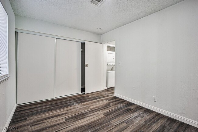 Building Photo - 4718 Elk Springs Ave