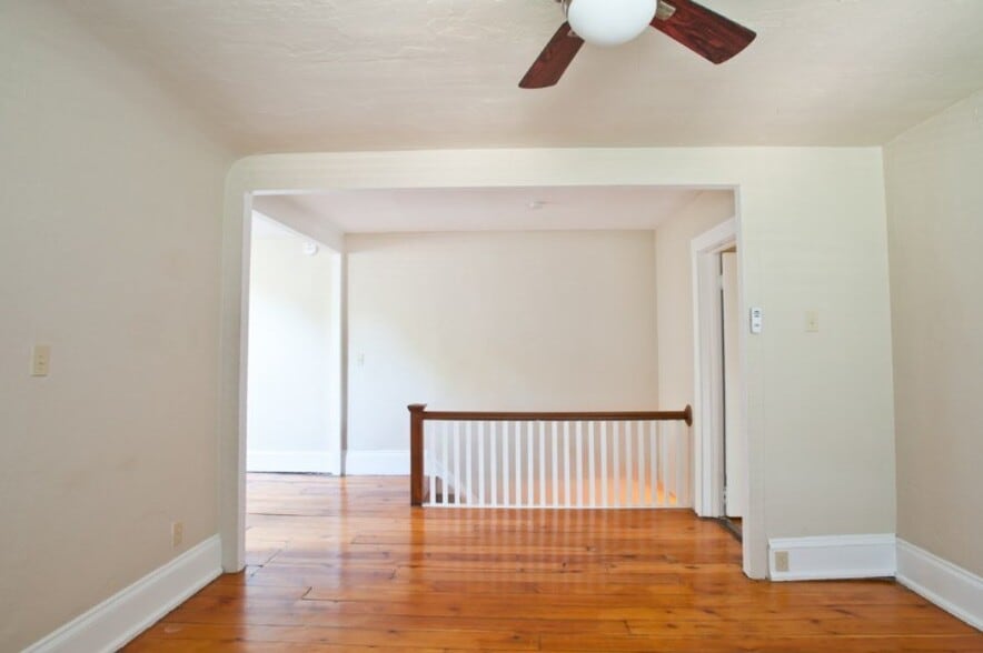 Building Photo - 2214 E Ivanhoe Pl