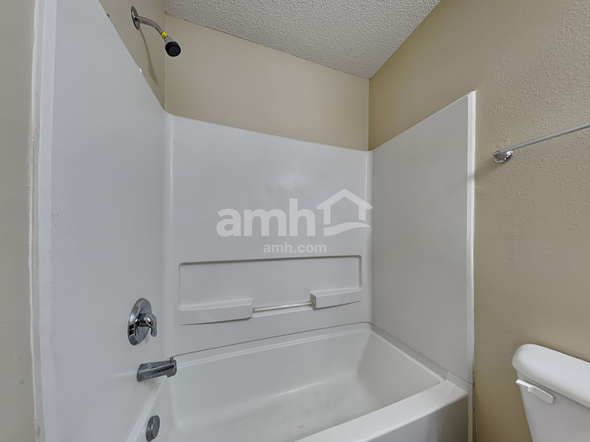 Building Photo - 15 Beacon Ln