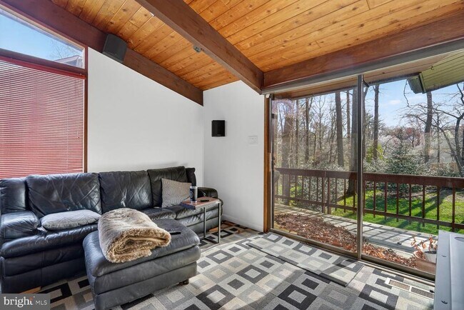 Building Photo - 1219 Ingleside Ave