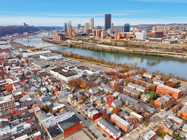 Building Photo - Luxury Rental - South Side Flats