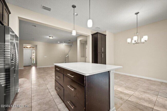 Building Photo - 215 Richmond Dr