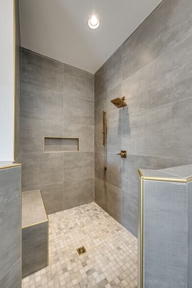 Master Bathroom - 6003 Louisiana Ave