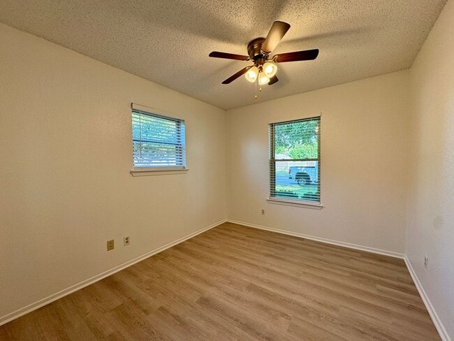 Building Photo - Updated Single Family Home | Midway ISD