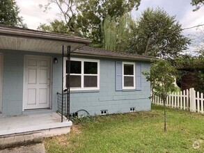 Building Photo - Two Bed Duplex Near Avondale! Great location!