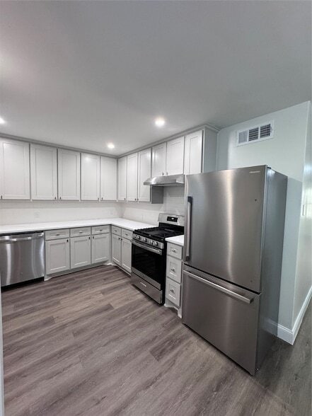 Building Photo - 2553 Wicker Ave