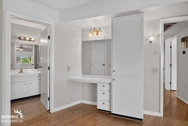Building Photo - Spacious 2Bdm 2Ba Sun City Home with Vaulted Ceilings, Private Covered Patio & Garage! 55+ Community
