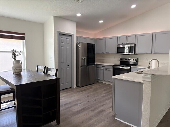 Building Photo - 11340 Southwind Lake Dr
