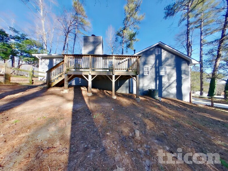 Building Photo - 324 Pioneer Cir