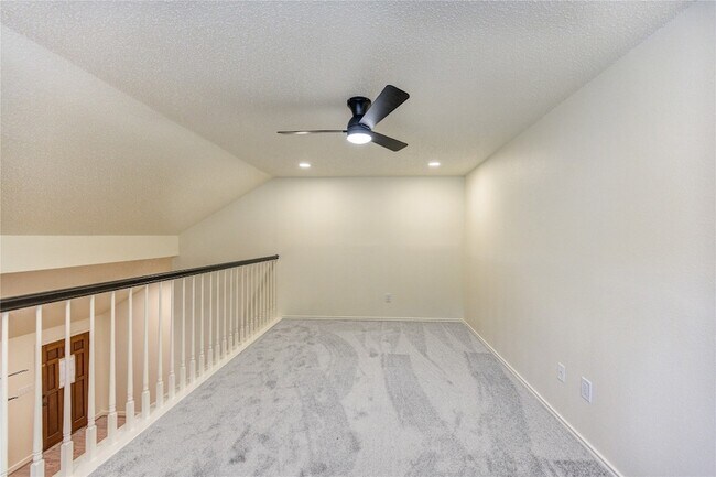 Building Photo - 16830 Scenic Gardens Dr