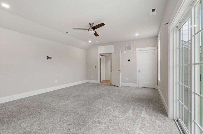 Building Photo - Luxury Townhome with Elevator and Rooftop Terrace