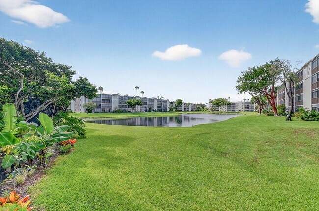 Building Photo - 14460 Strathmore Ln