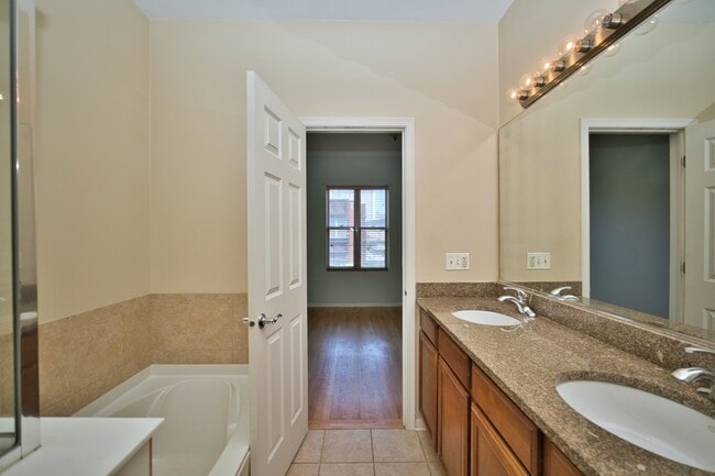Building Photo - 353 E Eastgate Pl