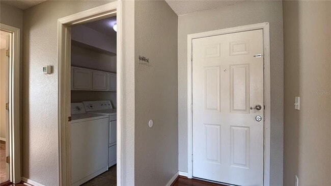 Building Photo - 717 Westwinds Dr