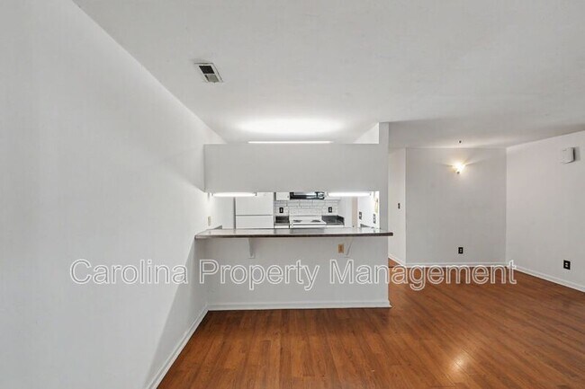Building Photo - 9535 University Terrace Dr
