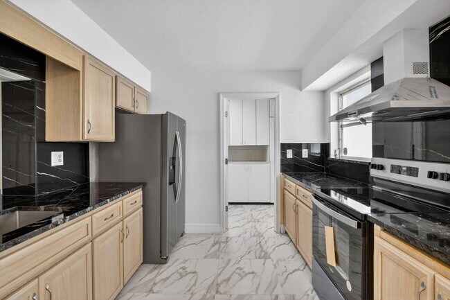 Building Photo - 5731 NE 17th Terrace