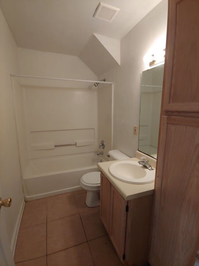 Building Photo - 4 BR / 3 BA Townhouse in San Luis Area off...