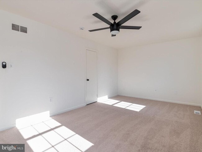 Building Photo - 402 S Cherry Grove Ave