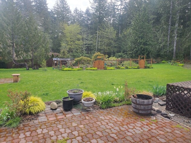 Building Photo - Beautiful home over the Hammersley Inlet