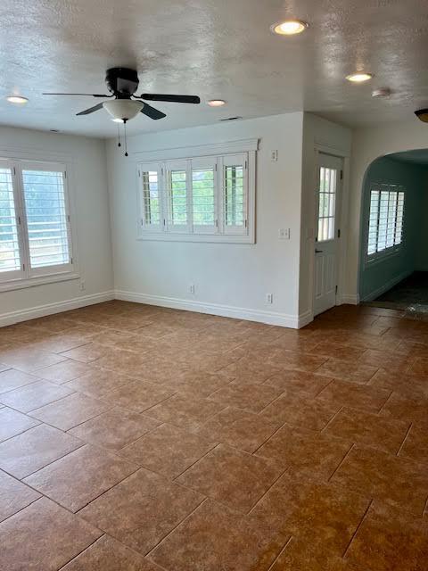 Building Photo - 185 E South Weber Dr