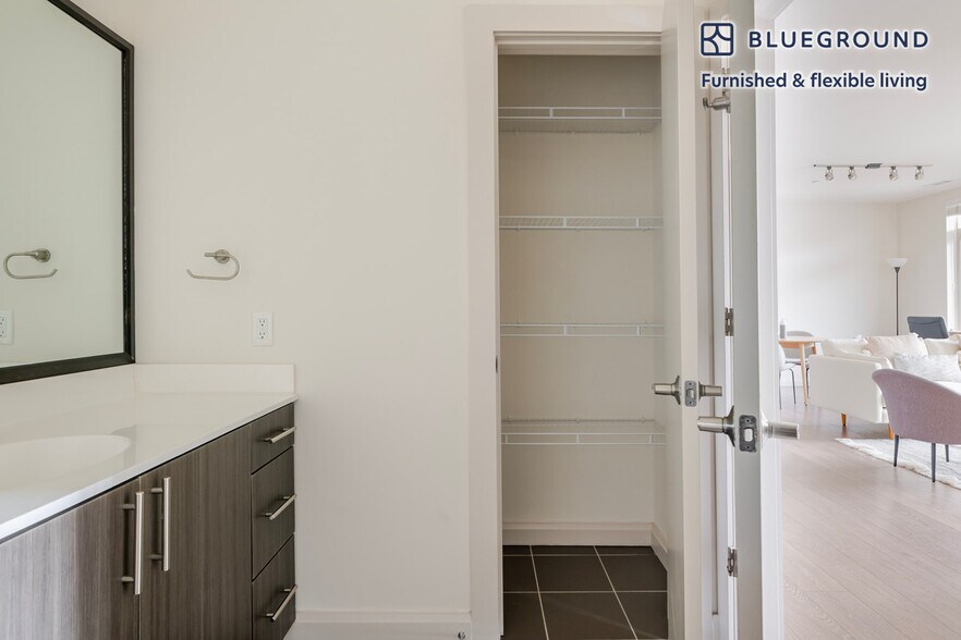 Building Photo - 36 River St