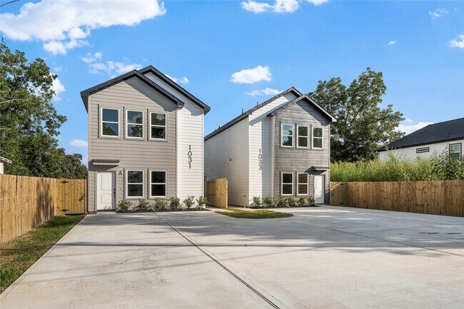 Primary Photo - 1031 North Ln