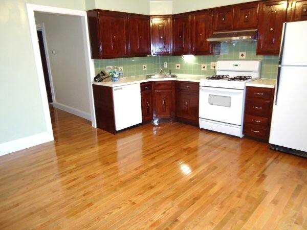 Building Photo - 46 Aspinwall Ave