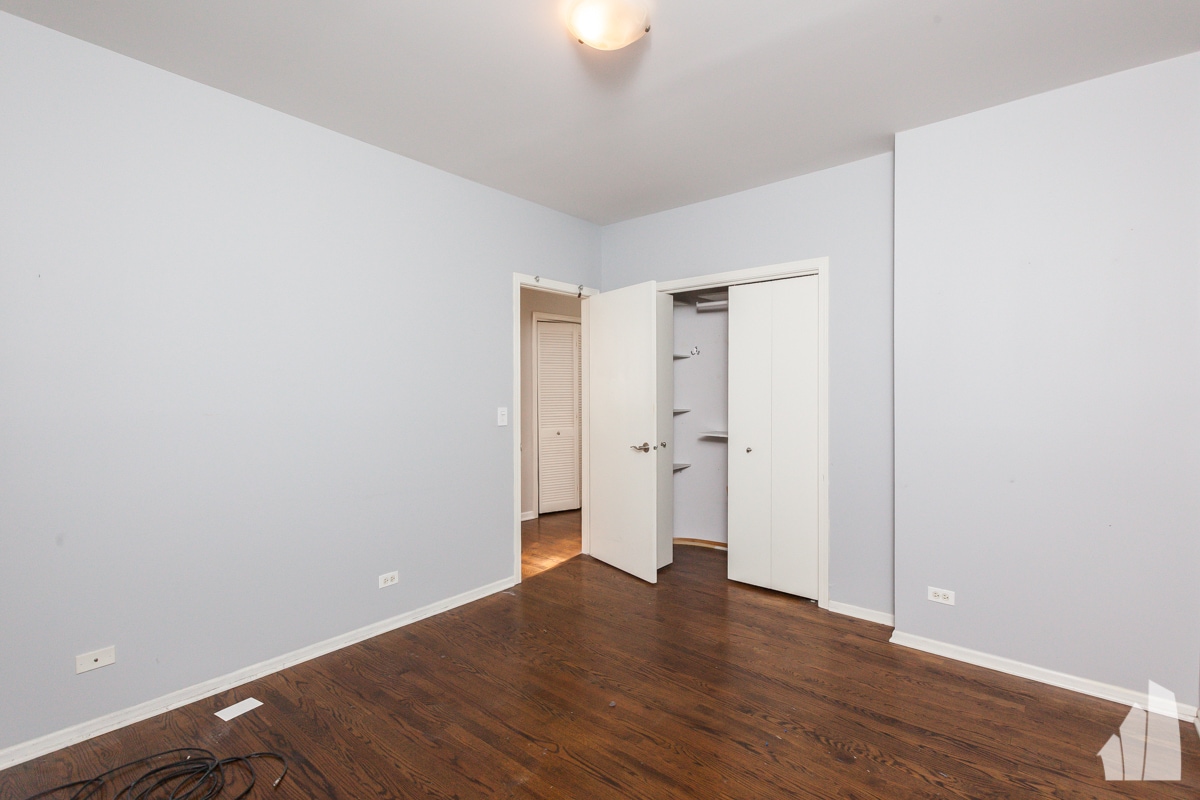 Building Photo - 1038 N Marshfield Ave