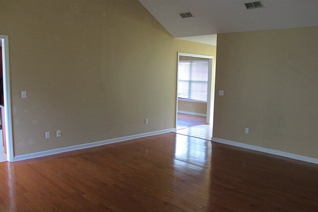Building Photo - 180 Waters Ave
