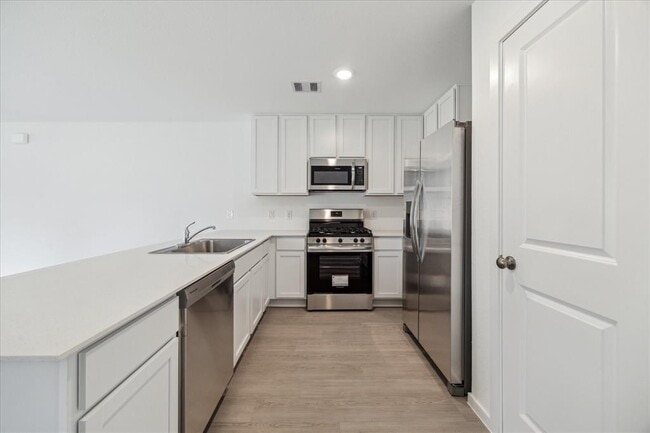 Building Photo - 21111 Santopadre St