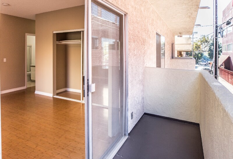 Building Photo - 1939 Beloit Ave