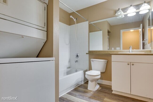 Building Photo - 3 br, 2 bath Condo - 1526 SE Cutter Ln
