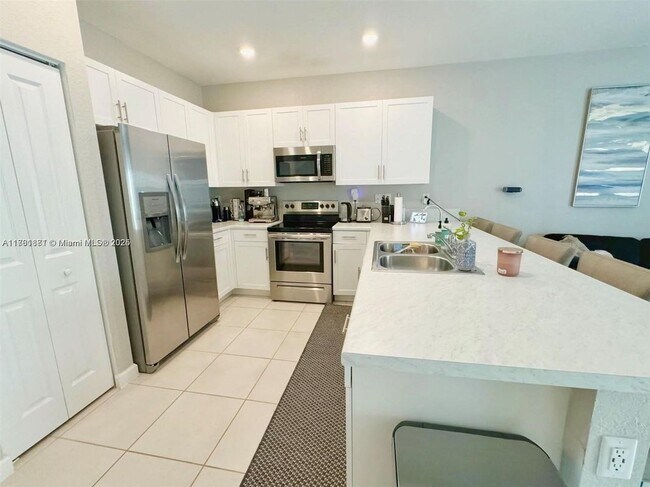 Primary Photo - 1452 SE 26th Ter