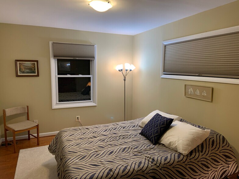 Primary Photo - 10400 Farnham Dr