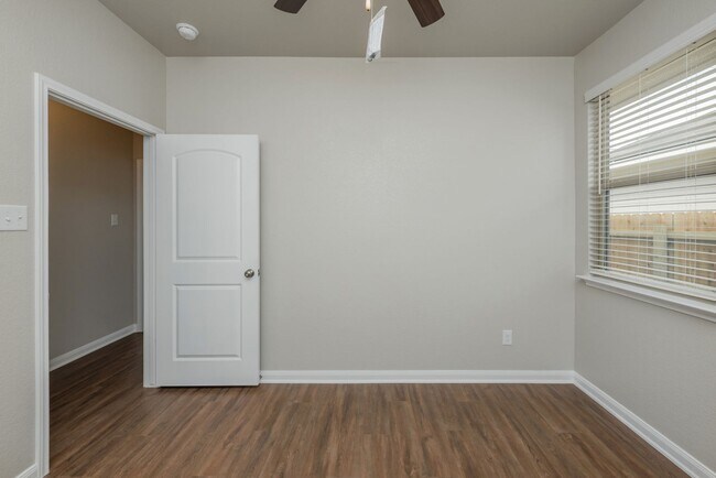 Building Photo - 1547 Case Rd
