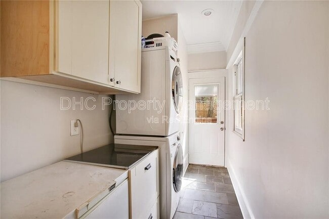 Building Photo - 939 Euclid Ave NE