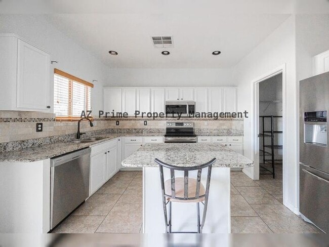 Building Photo - 16966 W Saguaro Ln