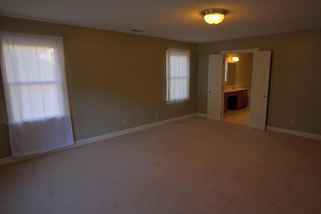 Building Photo - Spectacular & Spacious 4 Bedroom, 3 Bathroom Home in Durham with 1st Floor Bedroom!