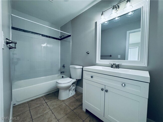 Building Photo - 4107 SE 18th Pl
