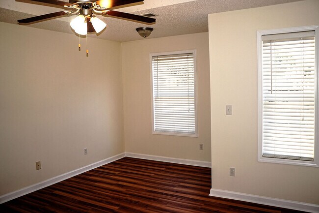 Building Photo - Spalding Co. Townhouse